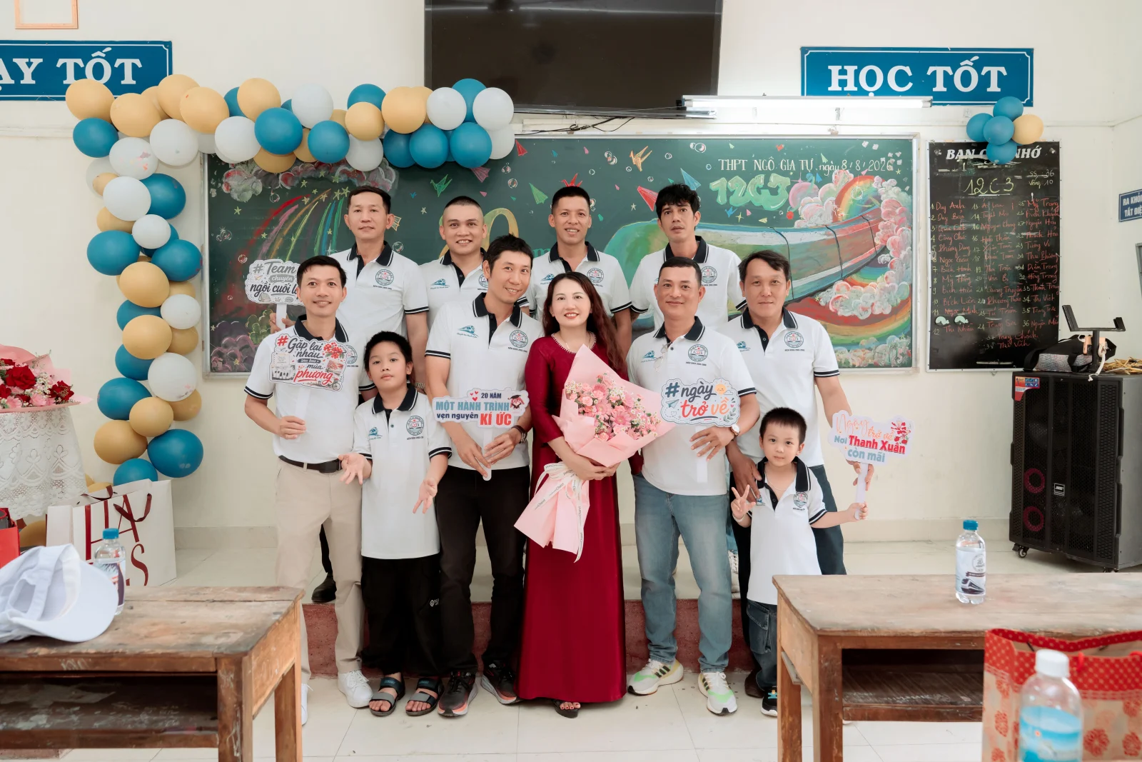 Ảnh lễ kỷ niệm 20 năm lớp 12C3, chụp ngày 08/08/2026