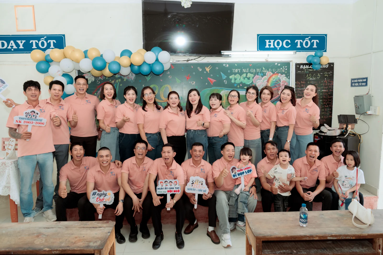 Ảnh lễ kỷ niệm 20 năm lớp 12C3, chụp ngày 08/08/2026