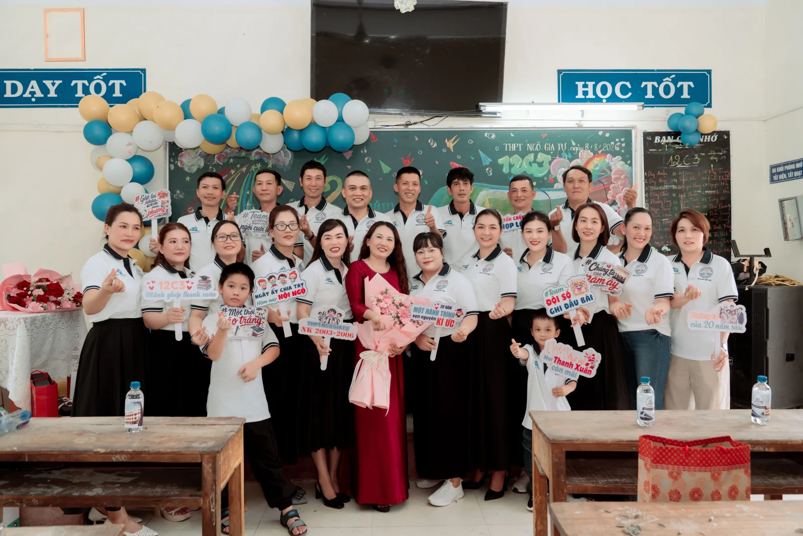 Ảnh lễ kỷ niệm 20 năm lớp 12C3, chụp ngày 08/08/2026