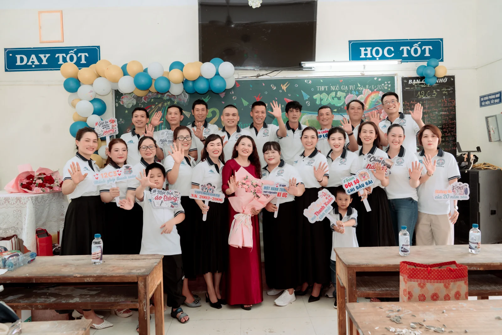 Ảnh lễ kỷ niệm 20 năm lớp 12C3, chụp ngày 08/08/2026