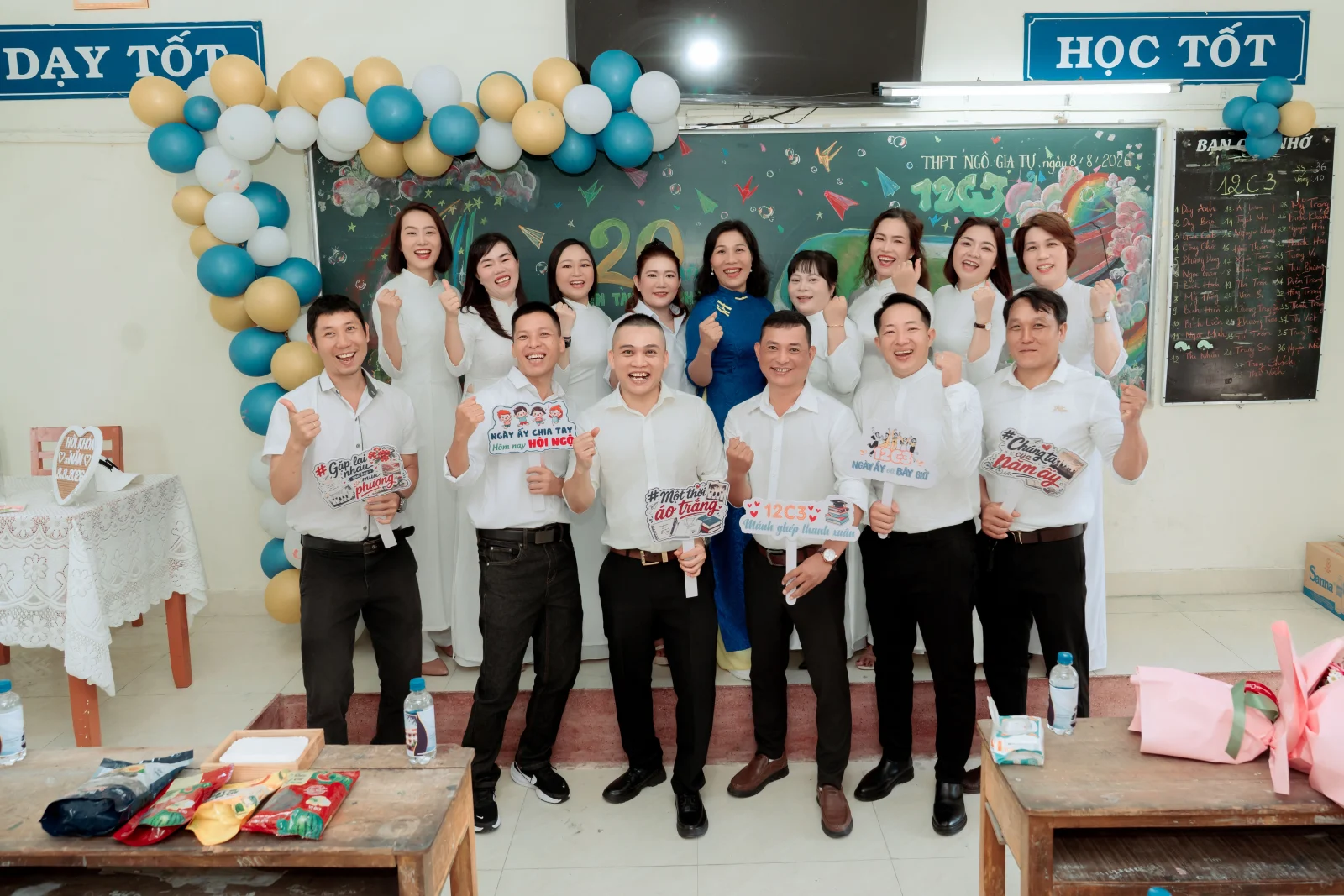 Ảnh lễ kỷ niệm 20 năm lớp 12C3, chụp ngày 08/08/2026