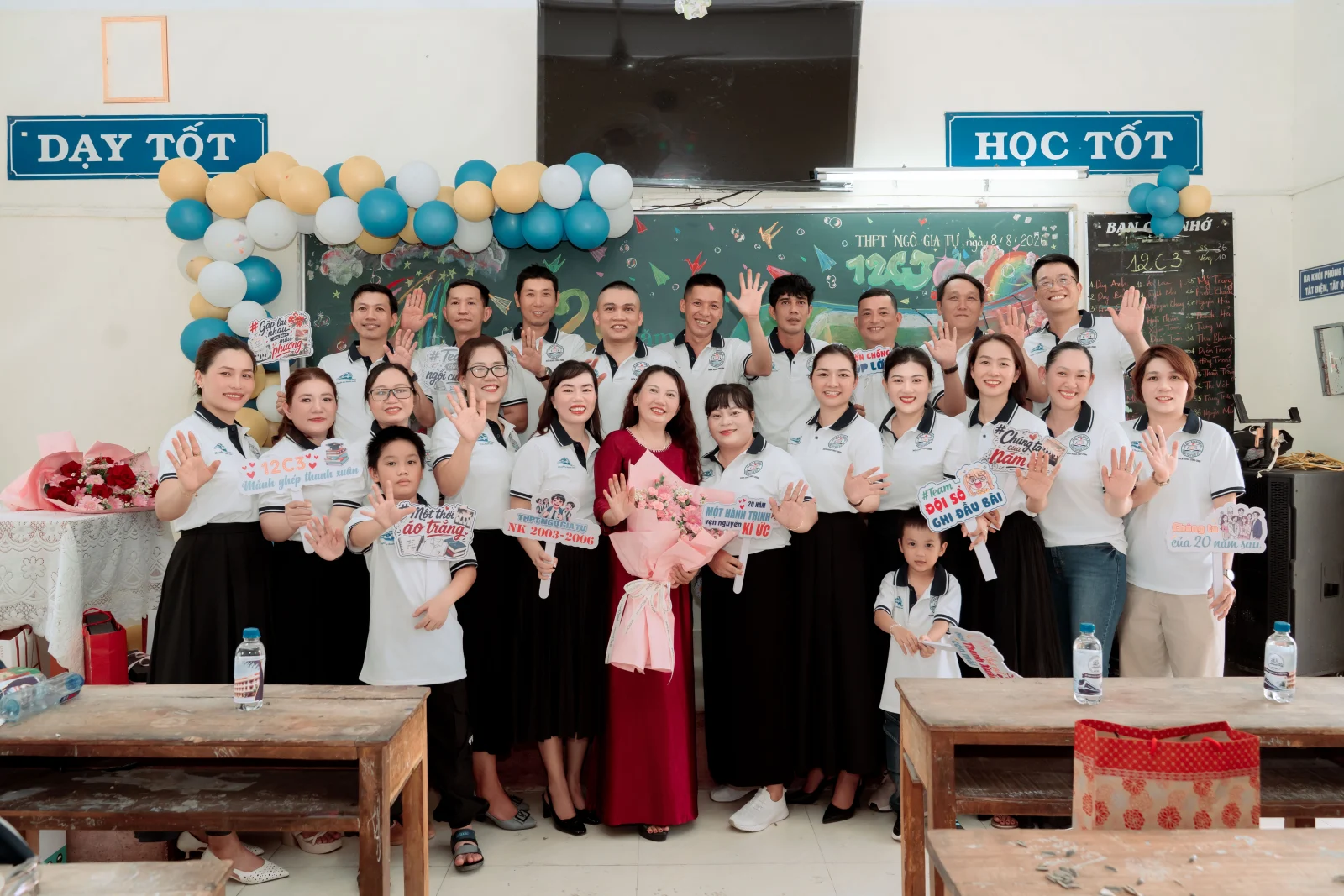 Ảnh lễ kỷ niệm 20 năm lớp 12C3, chụp ngày 08/08/2026