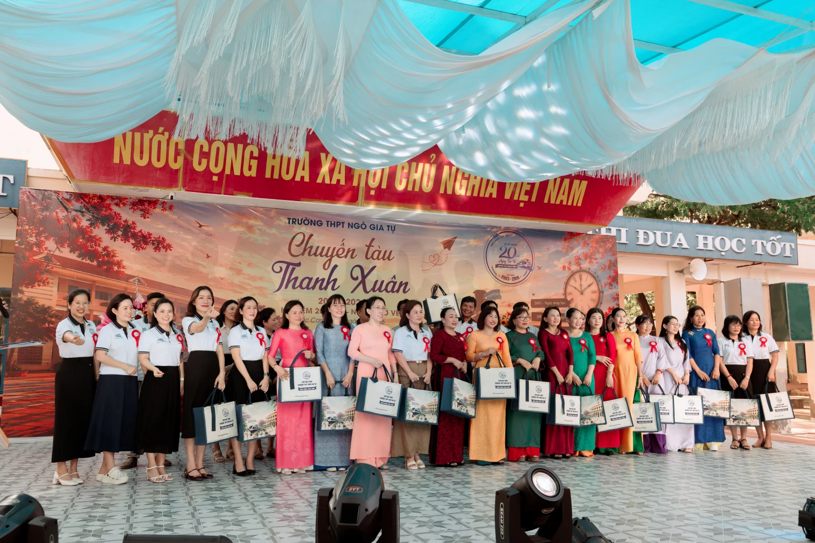 Ảnh lễ kỷ niệm 20 năm lớp 12C3, chụp ngày 08/08/2026