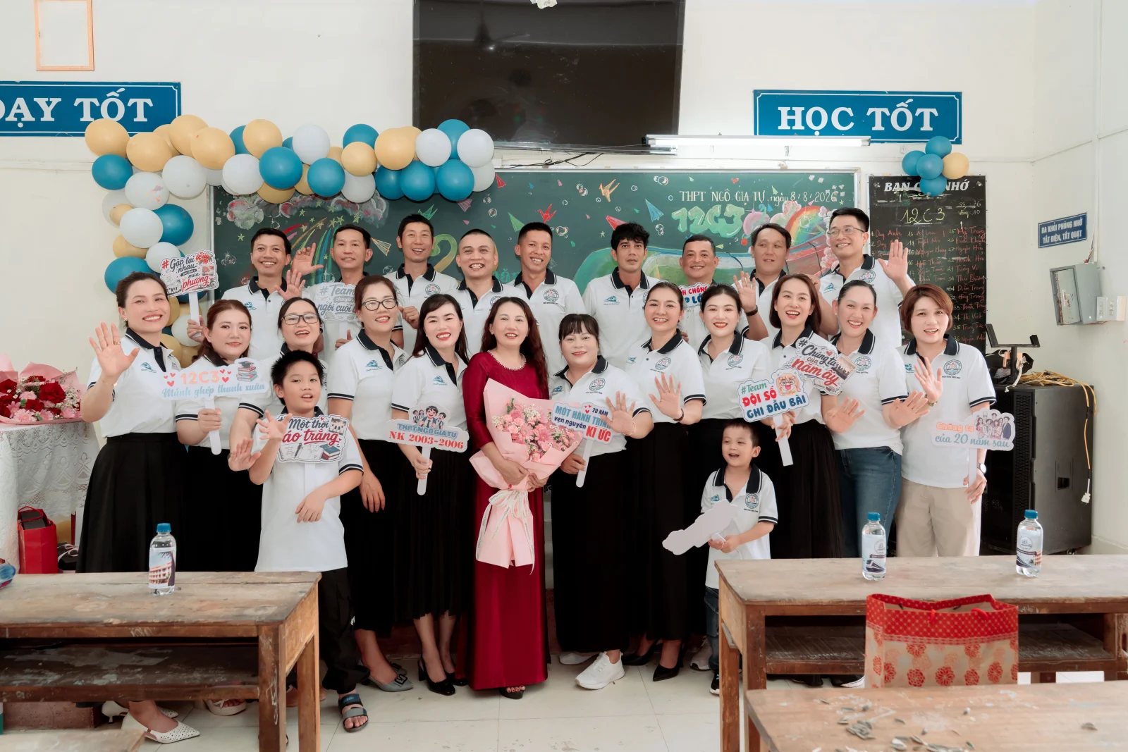 Ảnh lễ kỷ niệm 20 năm lớp 12C3, chụp ngày 08/08/2026
