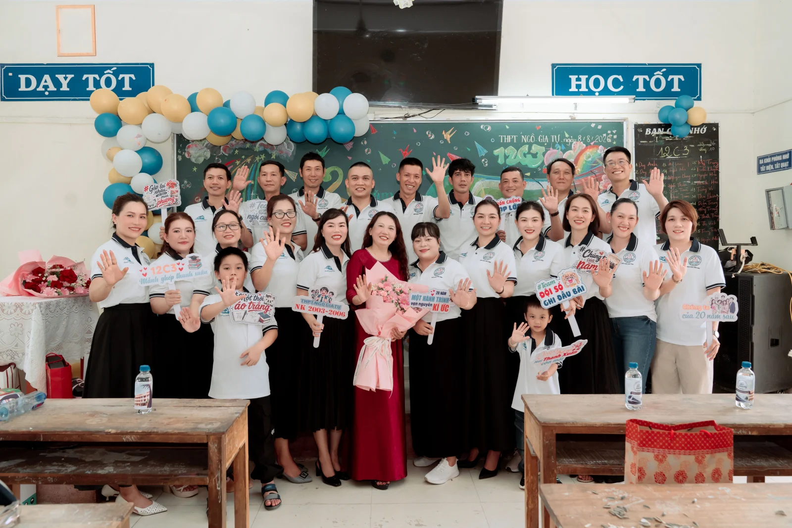 Ảnh lễ kỷ niệm 20 năm lớp 12C3, chụp ngày 08/08/2026