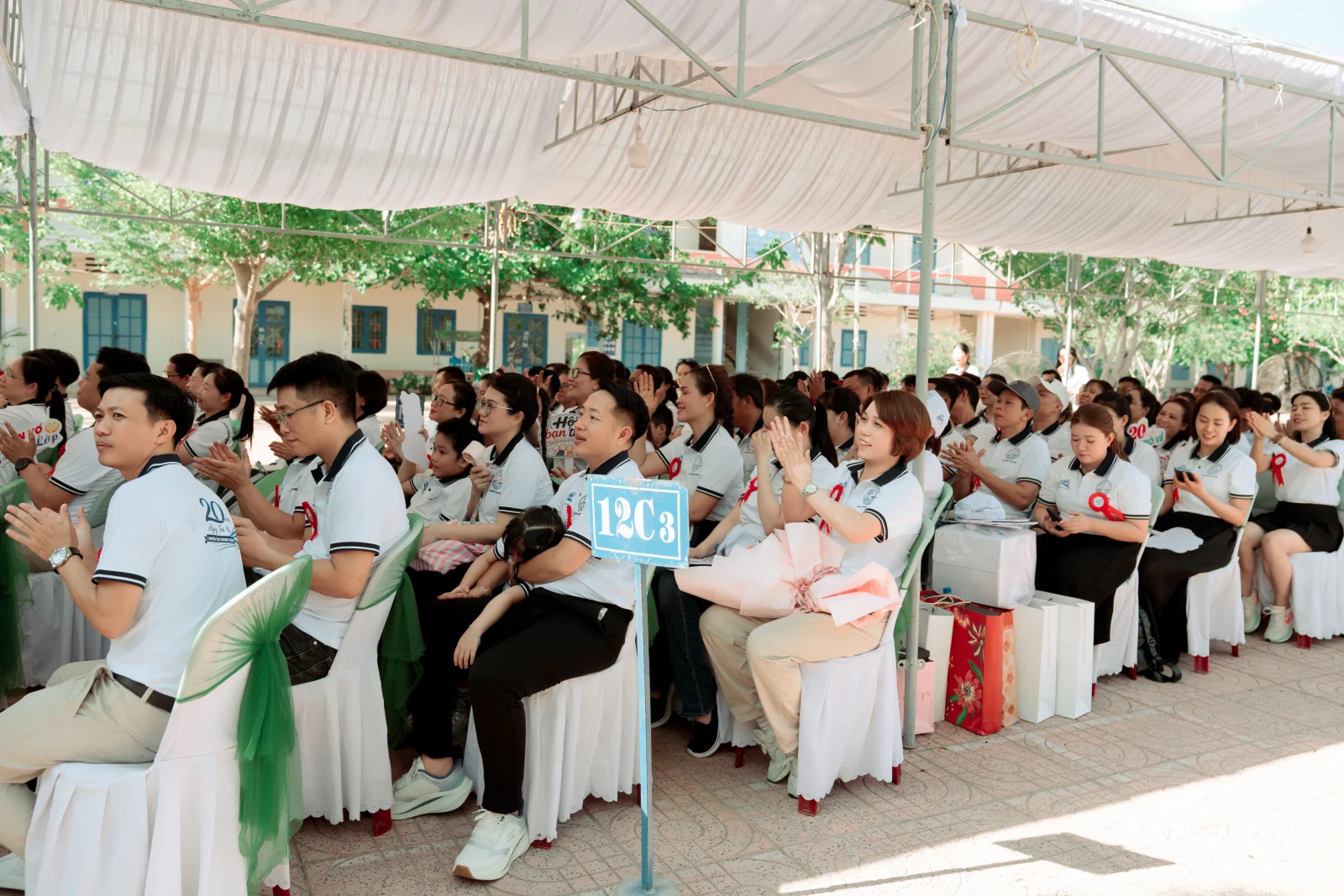 Ảnh lễ kỷ niệm 20 năm lớp 12C3, chụp ngày 08/08/2026