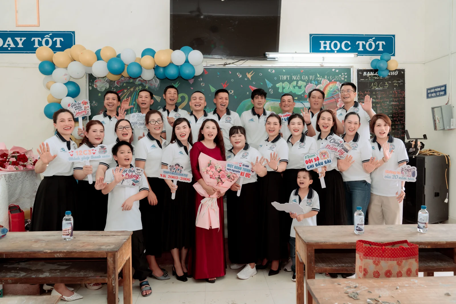 Ảnh lễ kỷ niệm 20 năm lớp 12C3, chụp ngày 08/08/2026