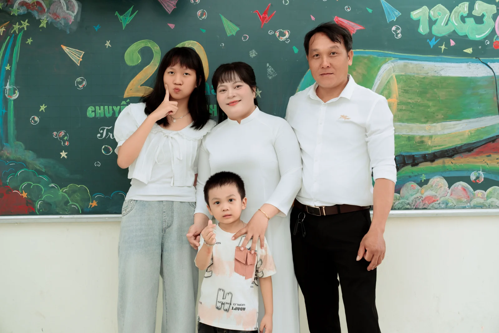 Ảnh lễ kỷ niệm 20 năm lớp 12C3, chụp ngày 08/08/2026