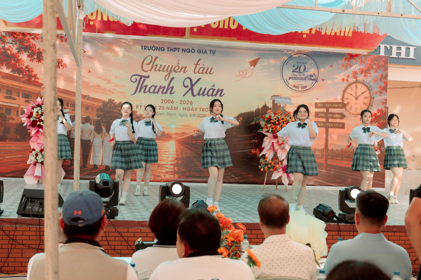 Ảnh lễ kỷ niệm 20 năm lớp 12C3, chụp ngày 08/08/2026