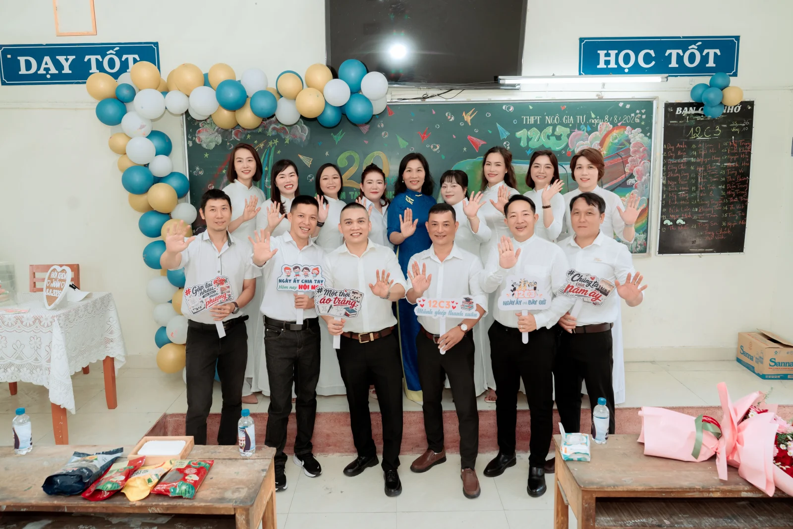 Ảnh lễ kỷ niệm 20 năm lớp 12C3, chụp ngày 08/08/2026
