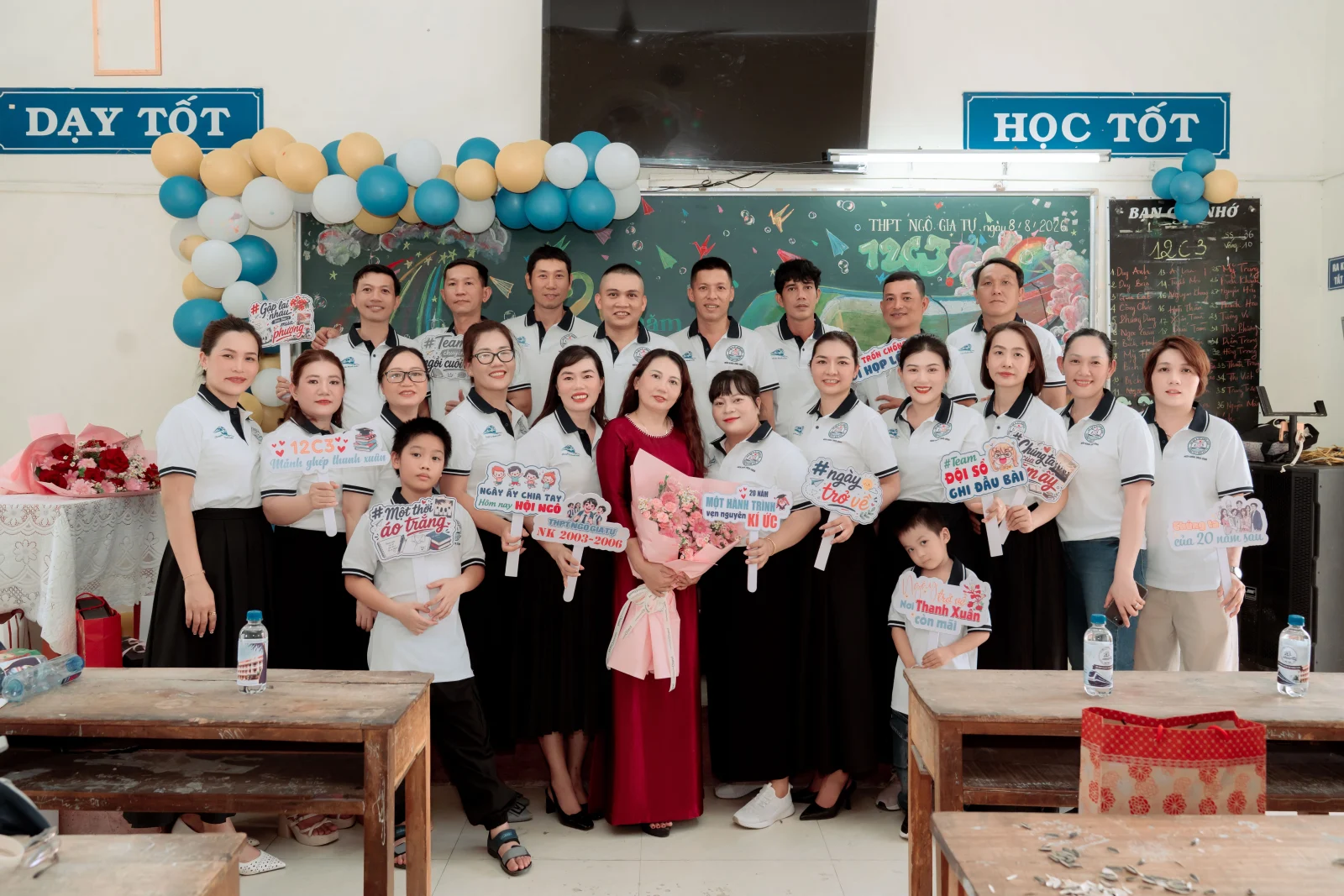 Ảnh lễ kỷ niệm 20 năm lớp 12C3, chụp ngày 08/08/2026