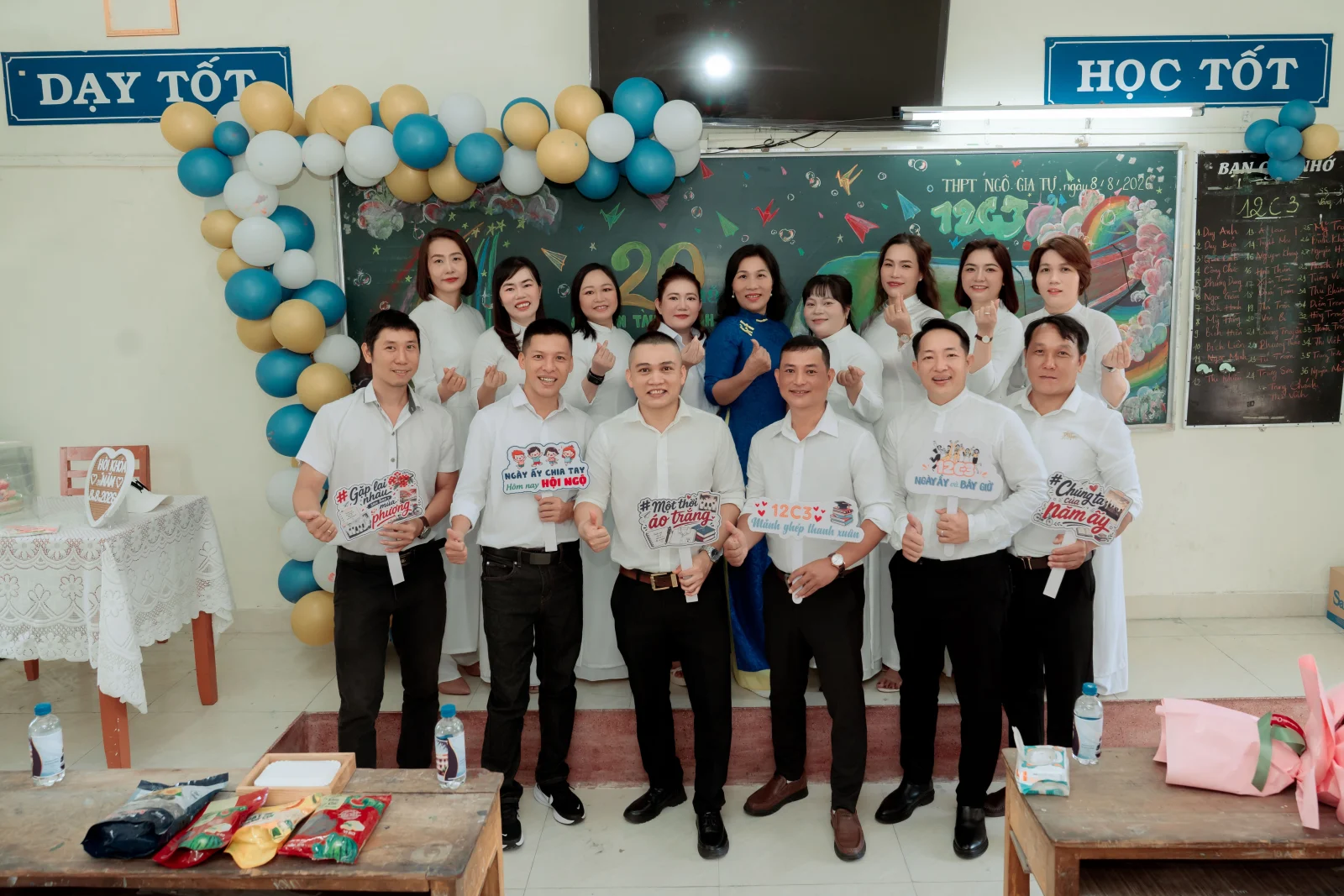 Ảnh lễ kỷ niệm 20 năm lớp 12C3, chụp ngày 08/08/2026
