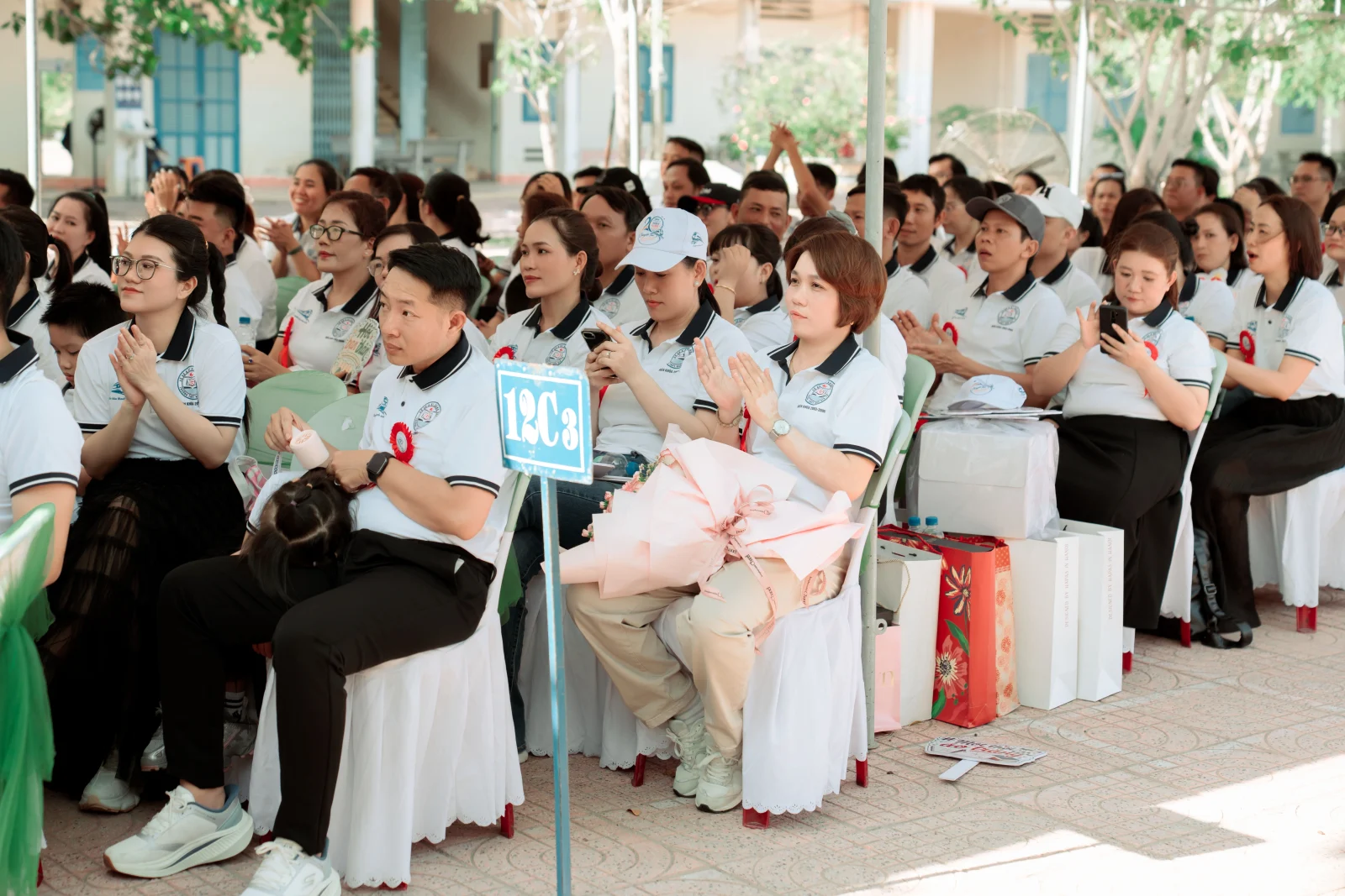 Ảnh lễ kỷ niệm 20 năm lớp 12C3, chụp ngày 08/08/2026
