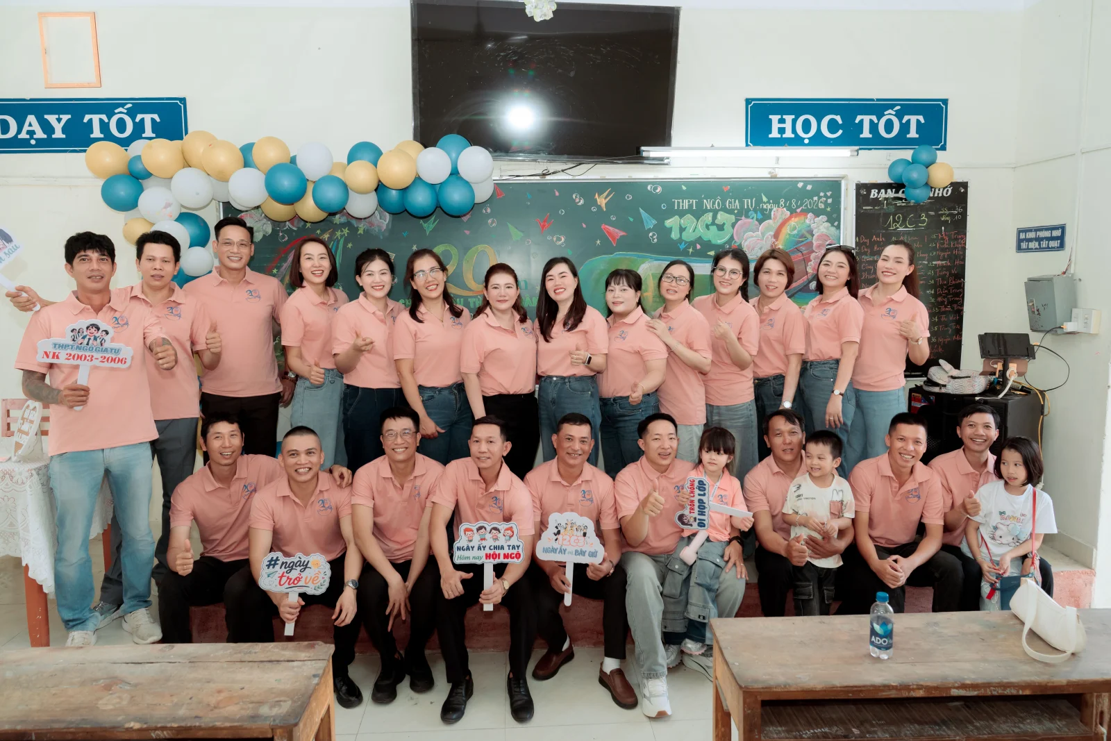 Ảnh lễ kỷ niệm 20 năm lớp 12C3, chụp ngày 08/08/2026