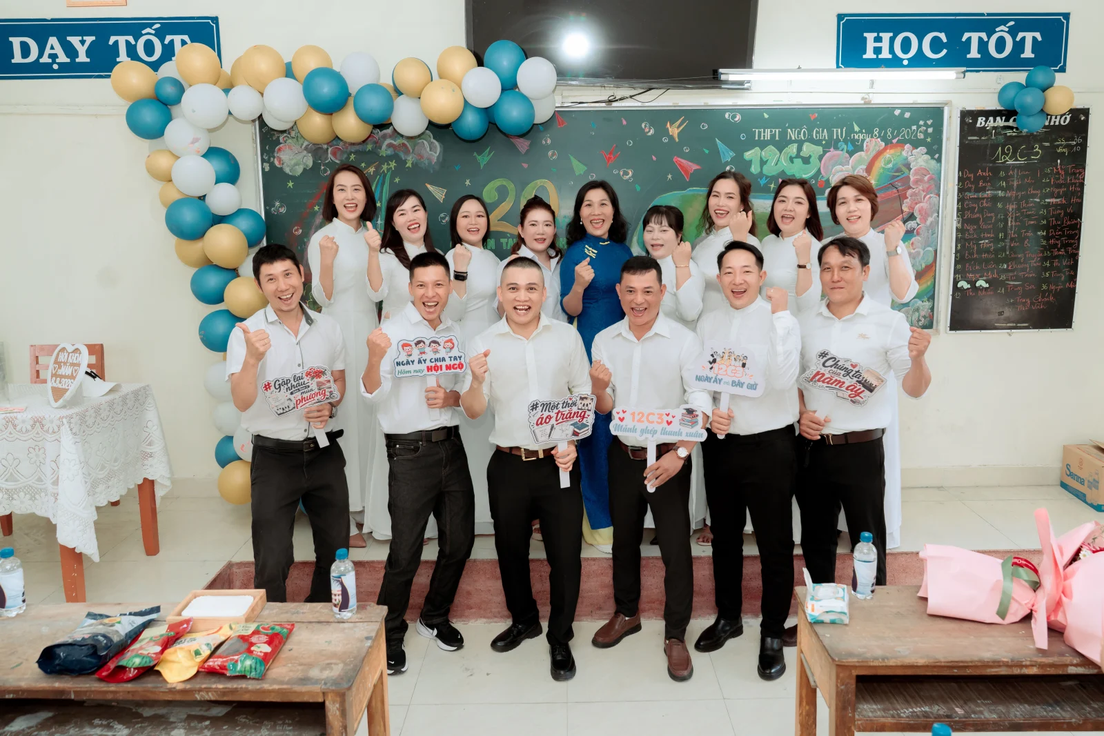 Ảnh lễ kỷ niệm 20 năm lớp 12C3, chụp ngày 08/08/2026