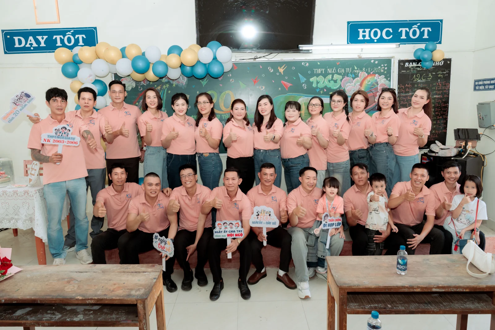 Ảnh lễ kỷ niệm 20 năm lớp 12C3, chụp ngày 08/08/2026