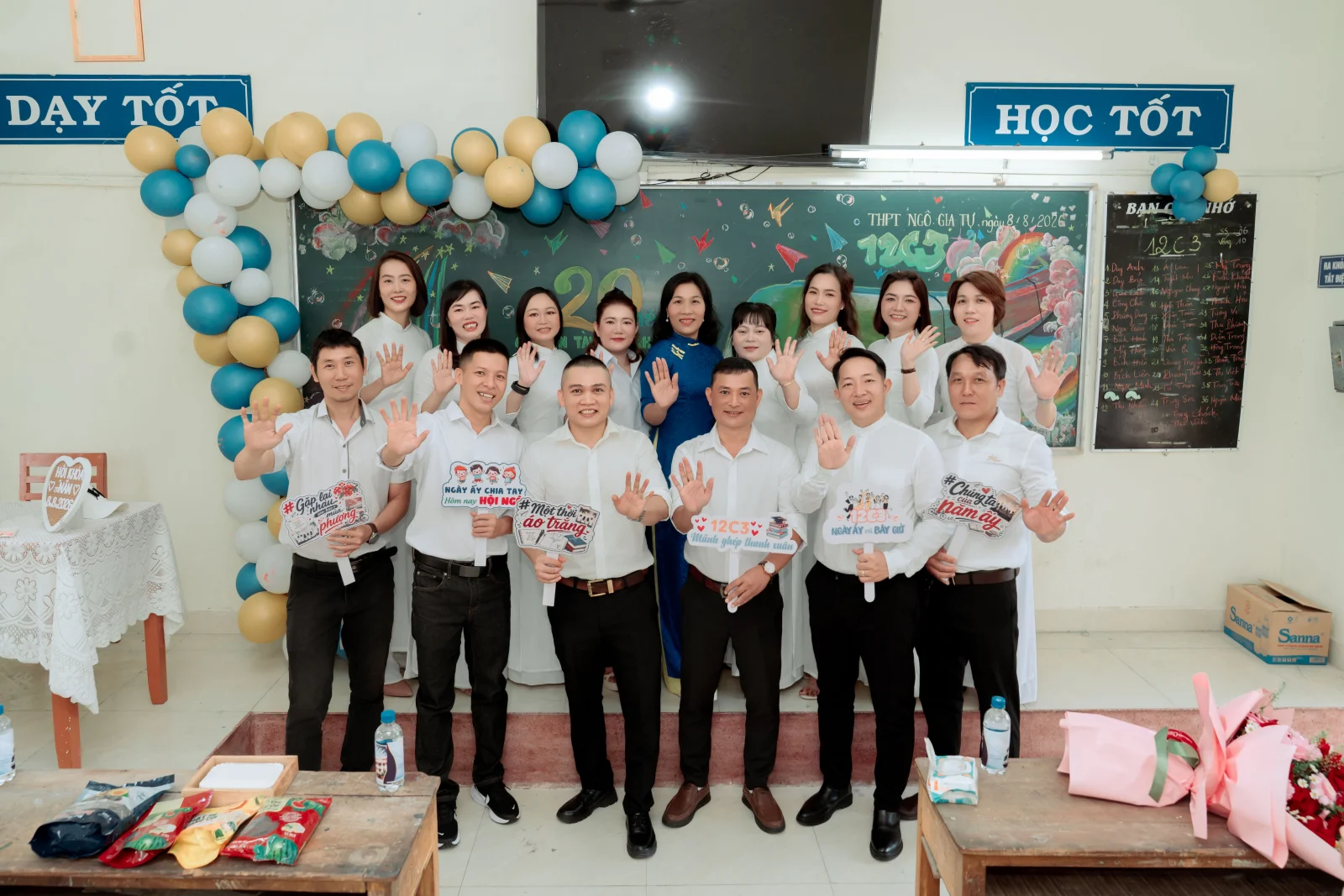 Ảnh lễ kỷ niệm 20 năm lớp 12C3, chụp ngày 08/08/2026