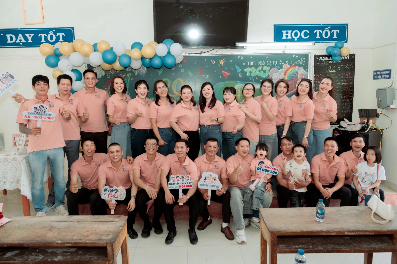Ảnh lễ kỷ niệm 20 năm lớp 12C3, chụp ngày 08/08/2026
