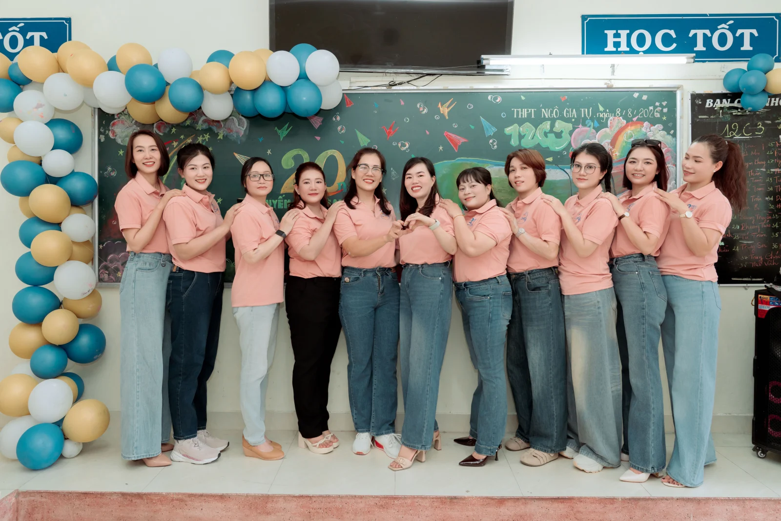 Ảnh lễ kỷ niệm 20 năm lớp 12C3, chụp ngày 08/08/2026