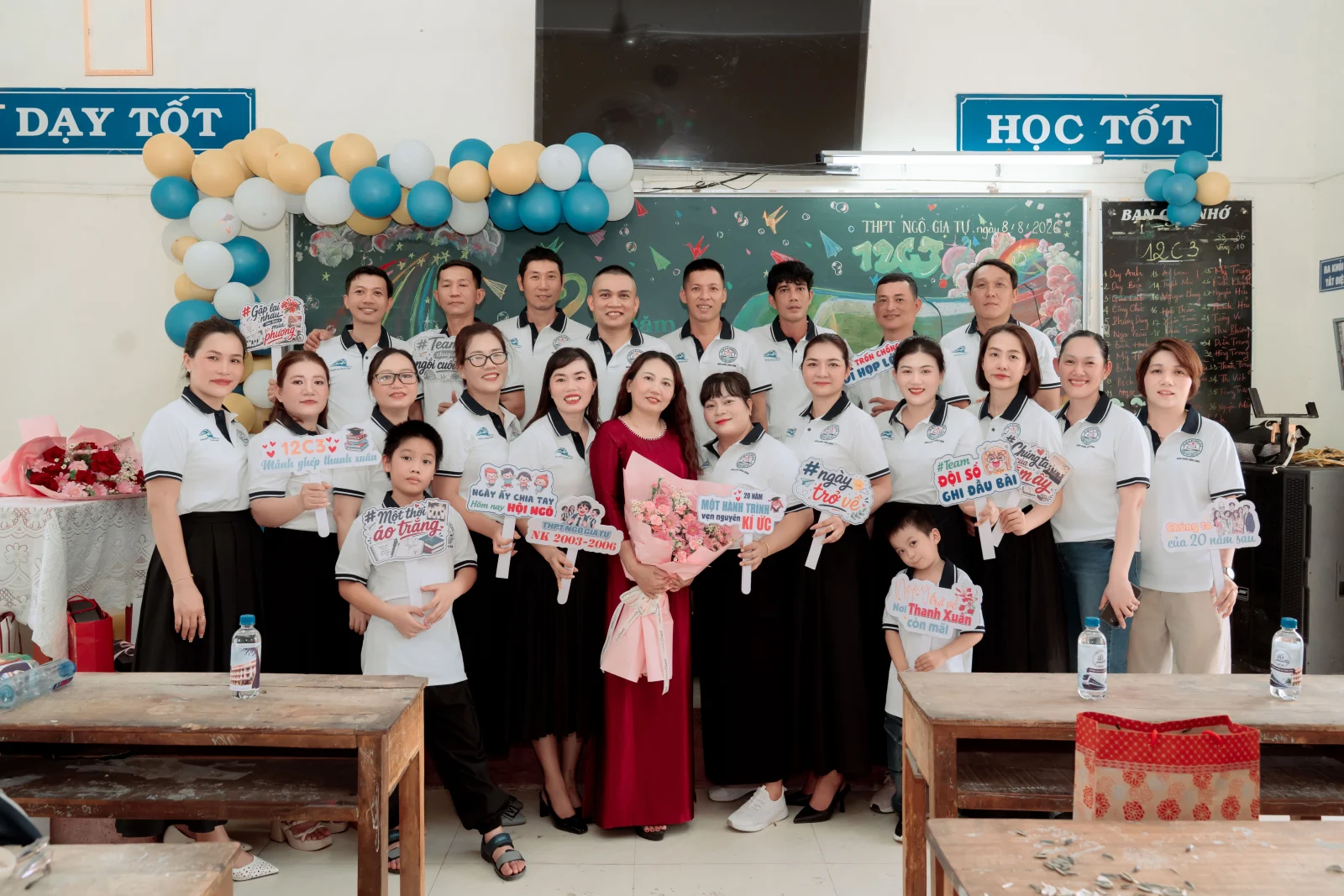 Ảnh lễ kỷ niệm 20 năm lớp 12C3, chụp ngày 08/08/2026