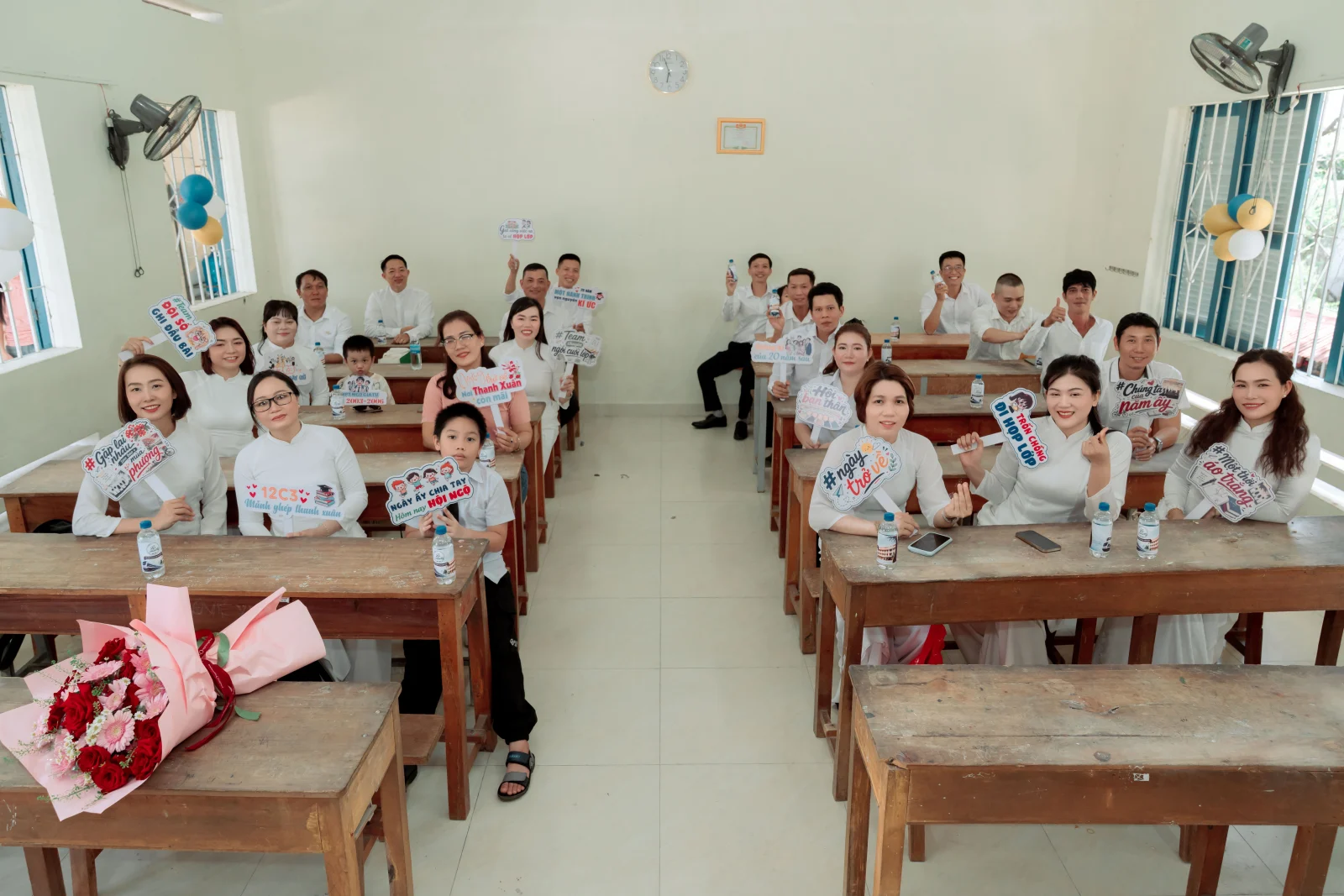 Ảnh lễ kỷ niệm 20 năm lớp 12C3, chụp ngày 08/08/2026