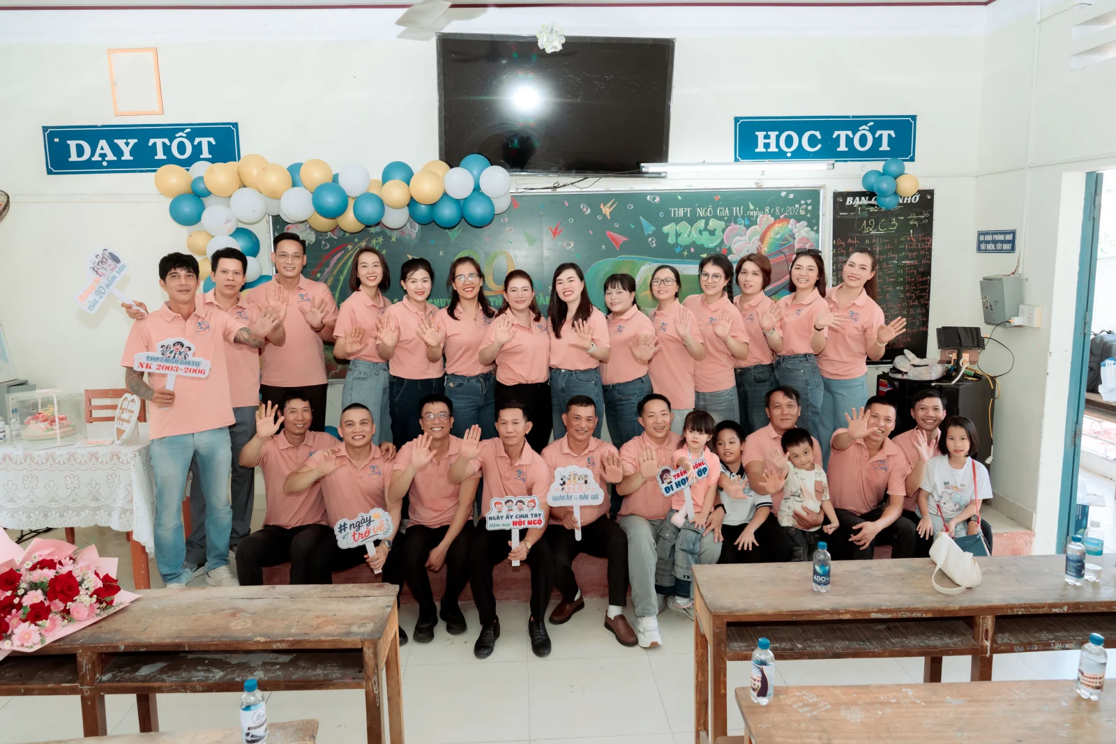 Ảnh lễ kỷ niệm 20 năm lớp 12C3, chụp ngày 08/08/2026