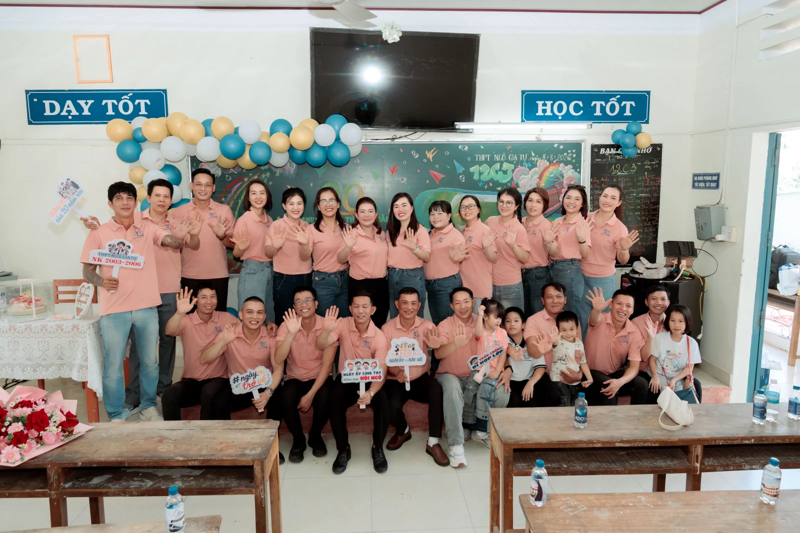 Ảnh lễ kỷ niệm 20 năm lớp 12C3, chụp ngày 08/08/2026