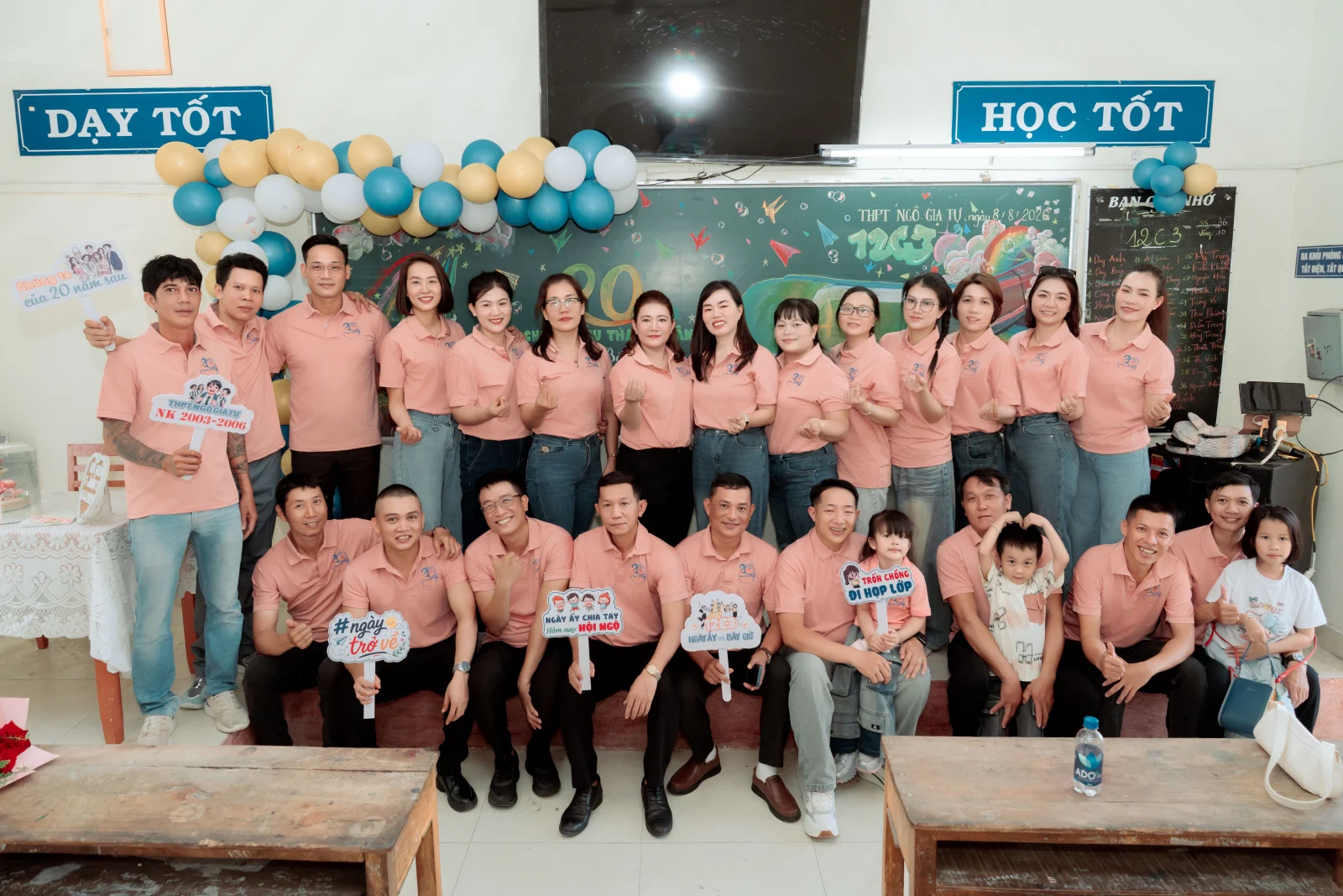 Ảnh lễ kỷ niệm 20 năm lớp 12C3, chụp ngày 08/08/2026