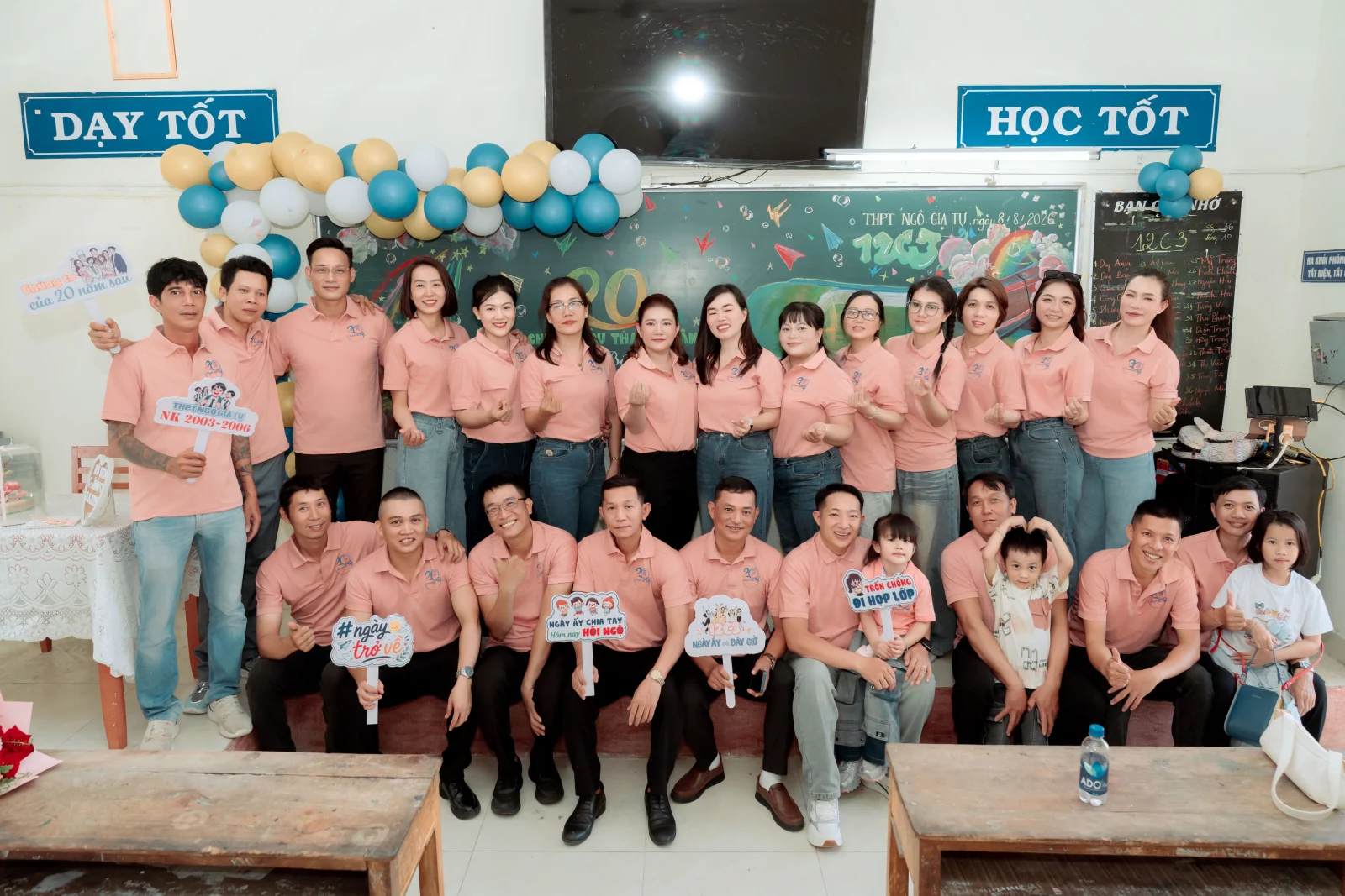 Ảnh lễ kỷ niệm 20 năm lớp 12C3, chụp ngày 08/08/2026