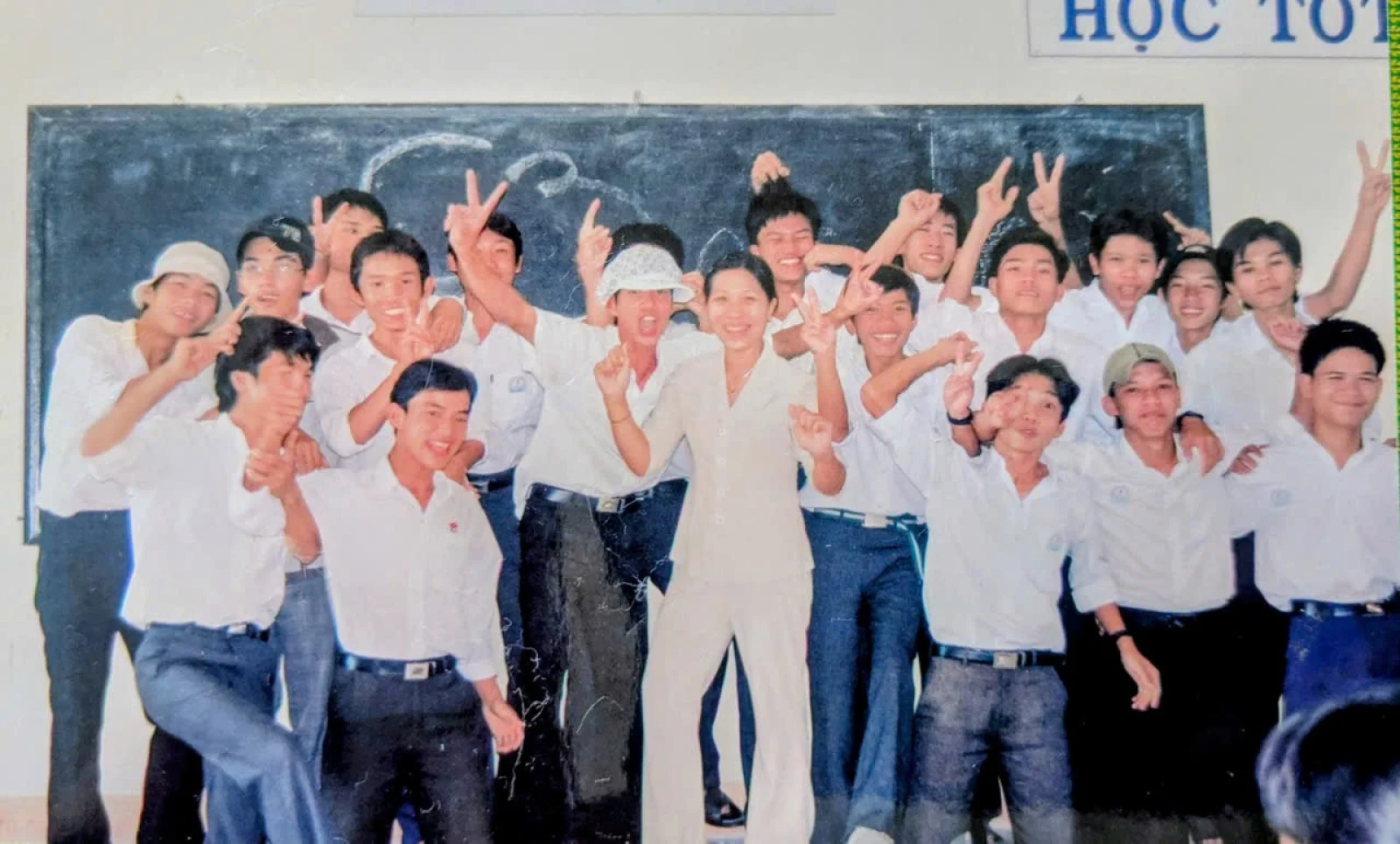Ảnh lễ kỷ niệm 20 năm lớp 12C3, chụp ngày 08/08/2026