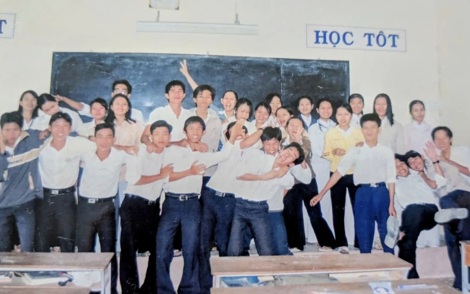 Ảnh lễ kỷ niệm 20 năm lớp 12C3, chụp ngày 08/08/2026