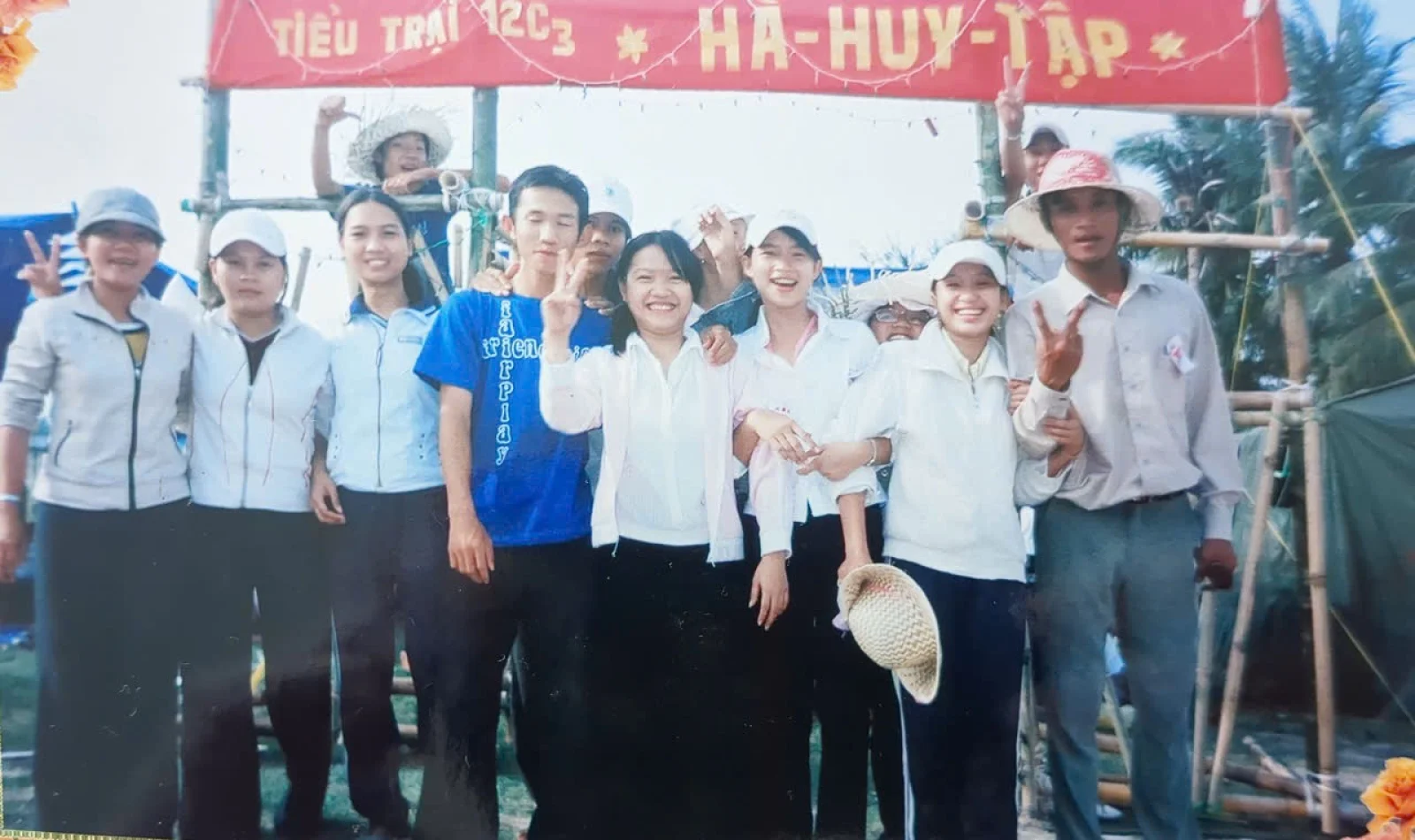 Ảnh lễ kỷ niệm 20 năm lớp 12C3, chụp ngày 08/08/2026