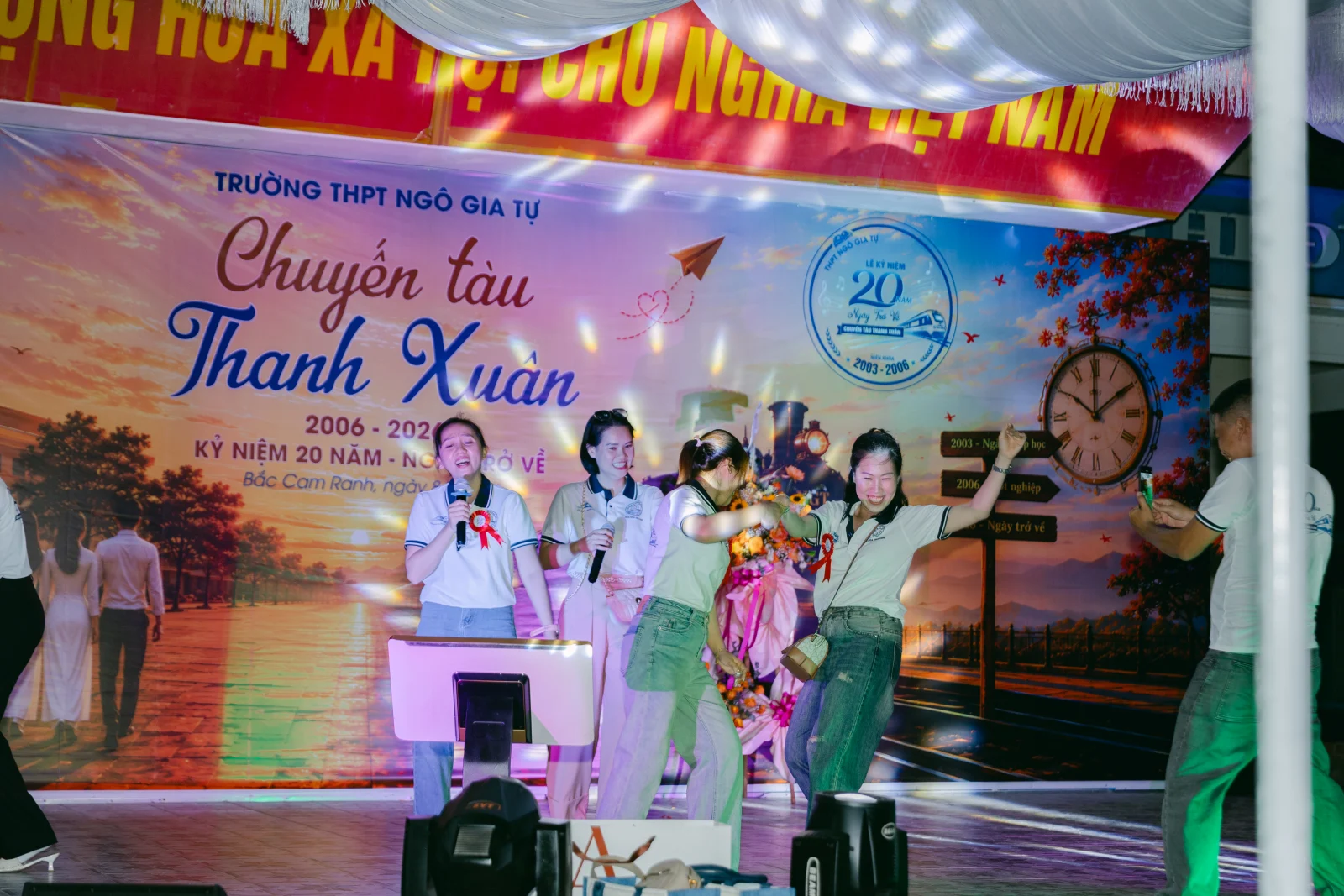 Ảnh lễ kỷ niệm 20 năm THPT Ngô Gia Tự, chụp ngày 08/08/2026