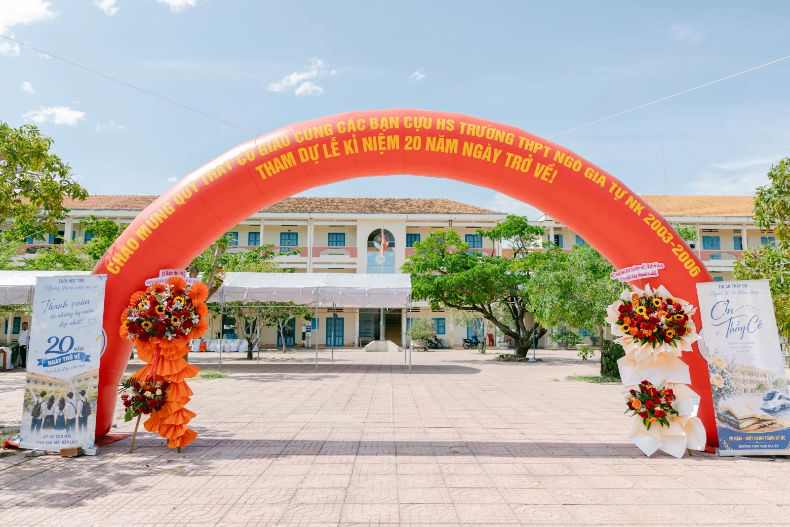 Ảnh lễ kỷ niệm 20 năm THPT Ngô Gia Tự, chụp ngày 08/08/2026