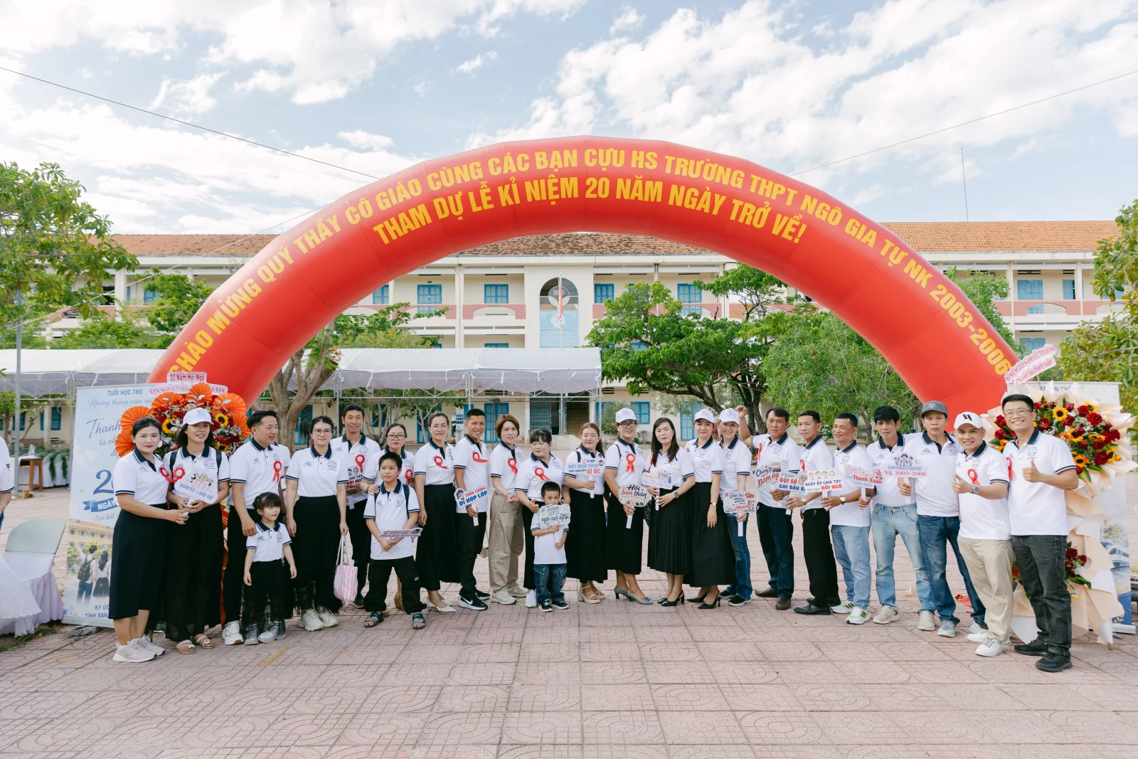 Ảnh lễ kỷ niệm 20 năm THPT Ngô Gia Tự, chụp ngày 08/08/2026