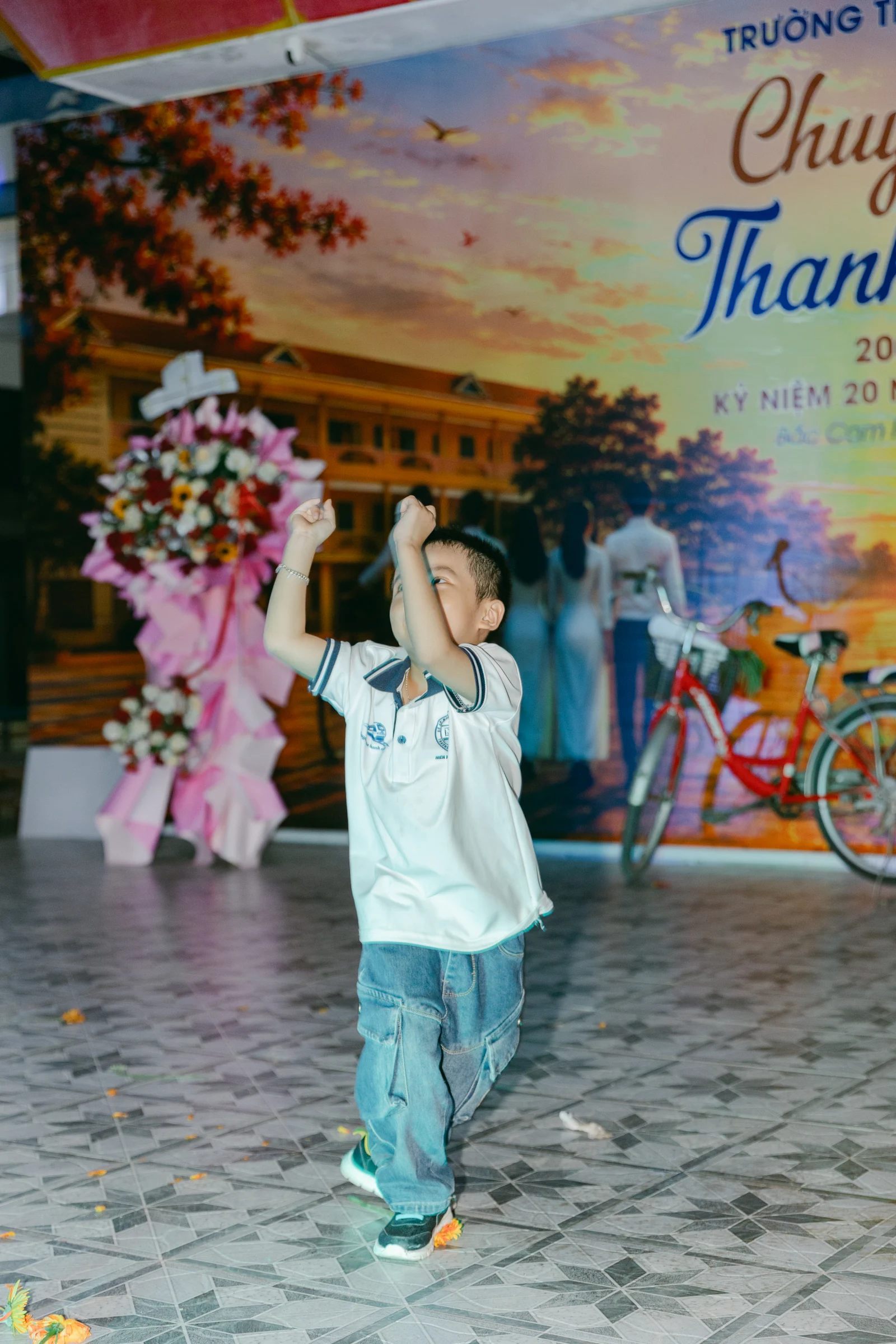 Ảnh lễ kỷ niệm 20 năm THPT Ngô Gia Tự, chụp ngày 08/08/2026