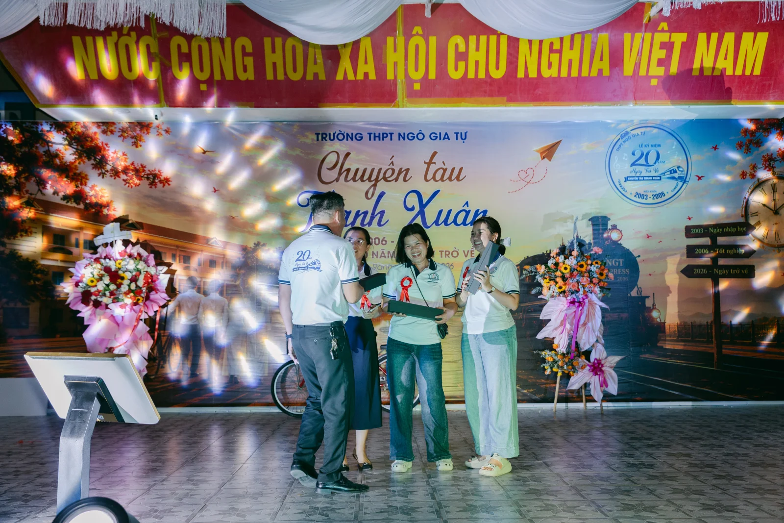 Ảnh lễ kỷ niệm 20 năm THPT Ngô Gia Tự, chụp ngày 08/08/2026