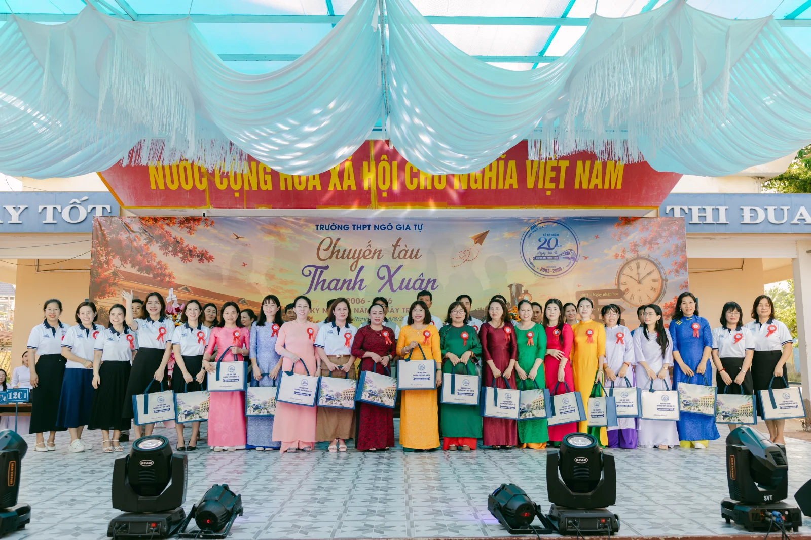 Ảnh lễ kỷ niệm 20 năm THPT Ngô Gia Tự, chụp ngày 08/08/2026