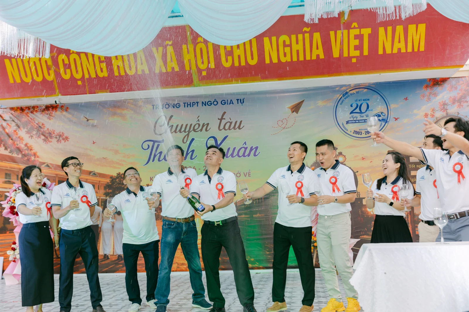 Ảnh lễ kỷ niệm 20 năm THPT Ngô Gia Tự, chụp ngày 08/08/2026