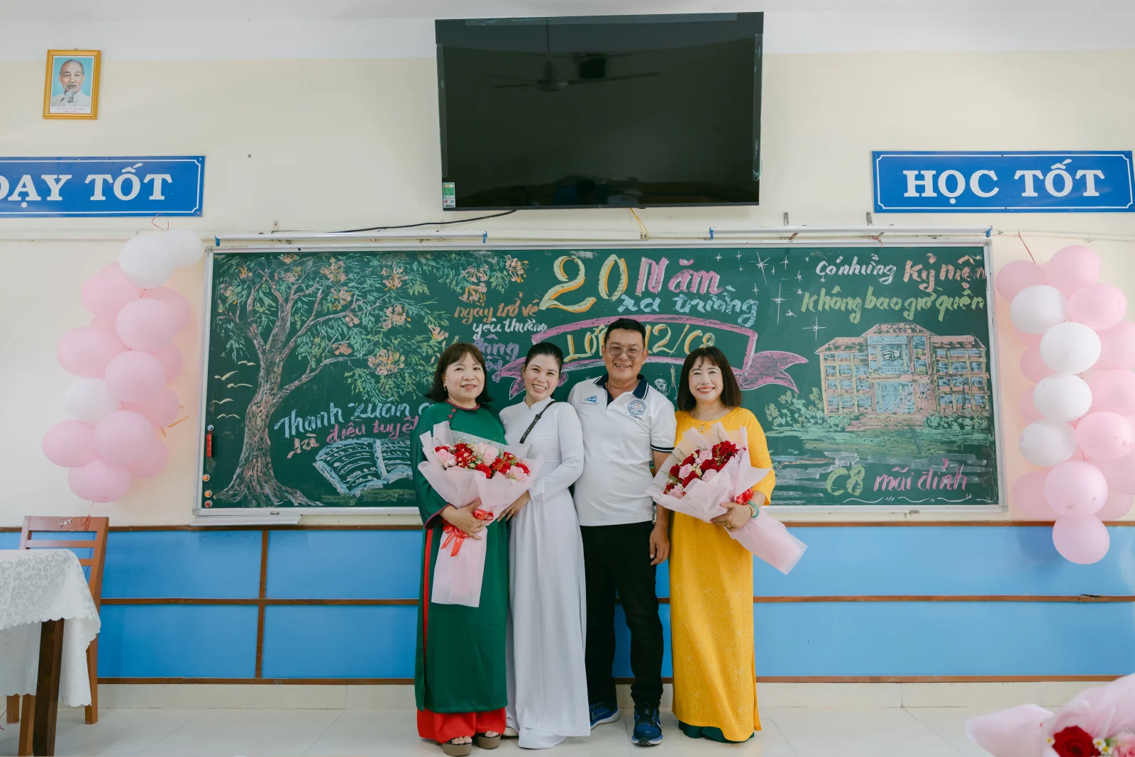 Ảnh lễ kỷ niệm 20 năm THPT Ngô Gia Tự, chụp ngày 08/08/2026