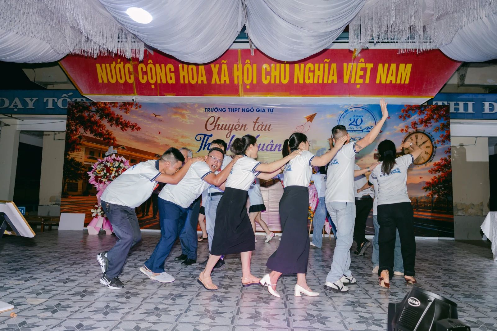 Ảnh lễ kỷ niệm 20 năm THPT Ngô Gia Tự, chụp ngày 08/08/2026
