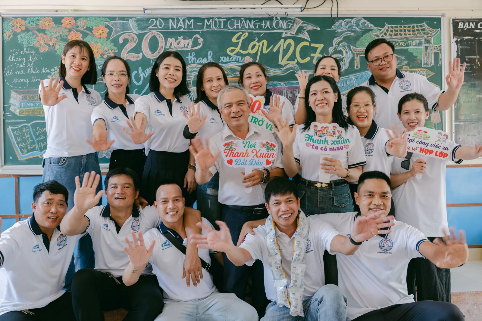 Ảnh lễ kỷ niệm 20 năm THPT Ngô Gia Tự, chụp ngày 08/08/2026
