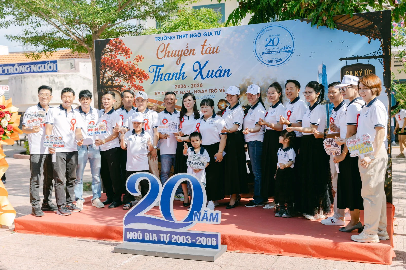 Ảnh lễ kỷ niệm 20 năm THPT Ngô Gia Tự, chụp ngày 08/08/2026