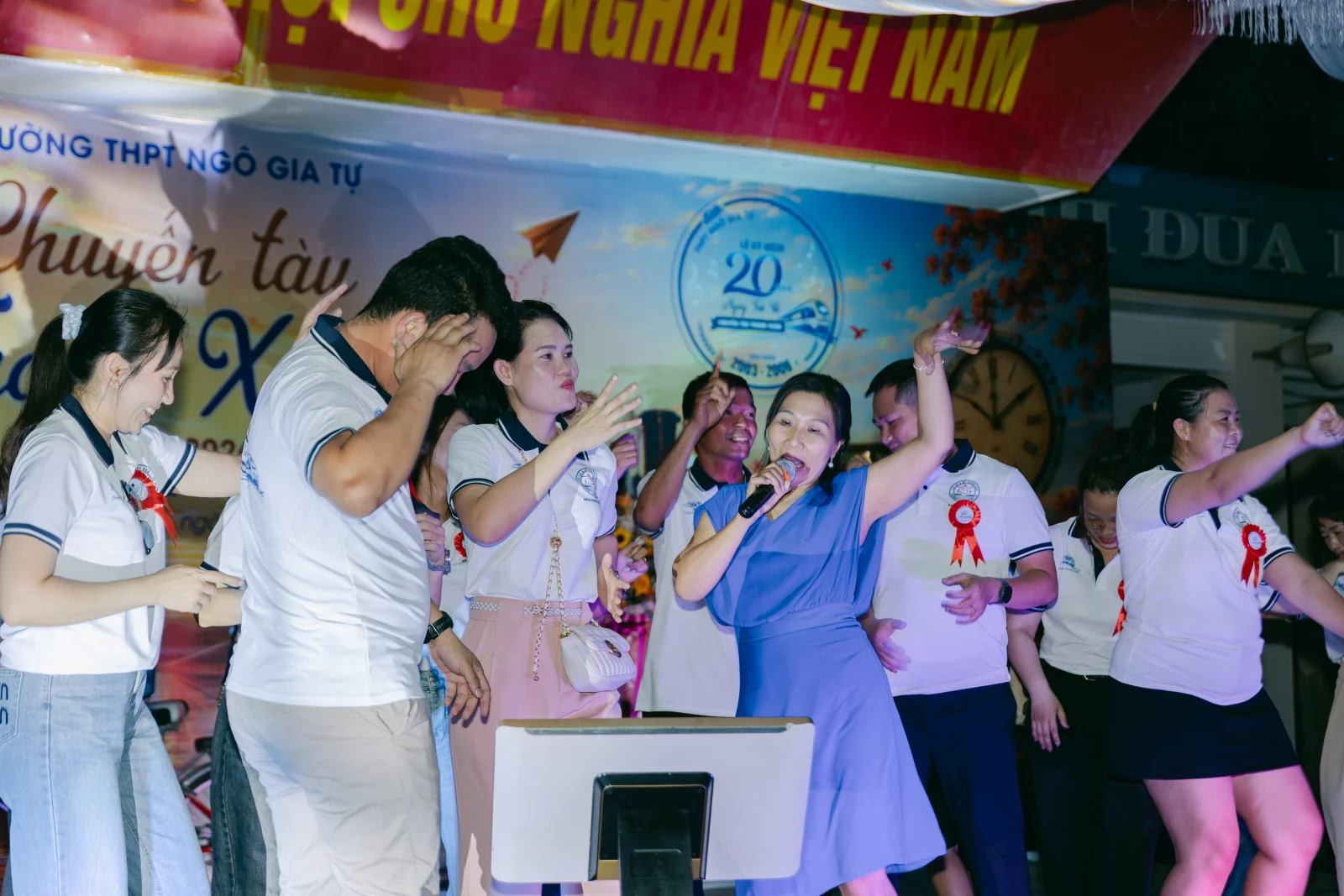 Ảnh lễ kỷ niệm 20 năm THPT Ngô Gia Tự, chụp ngày 08/08/2026