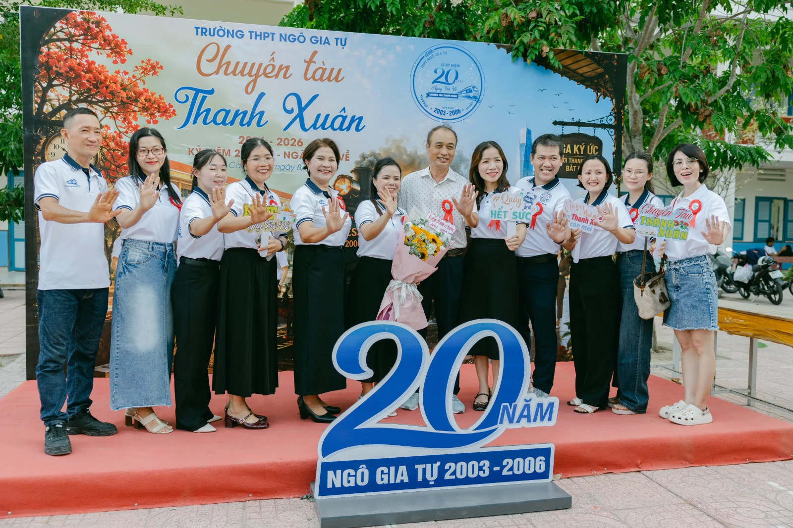 Ảnh lễ kỷ niệm 20 năm THPT Ngô Gia Tự, chụp ngày 08/08/2026