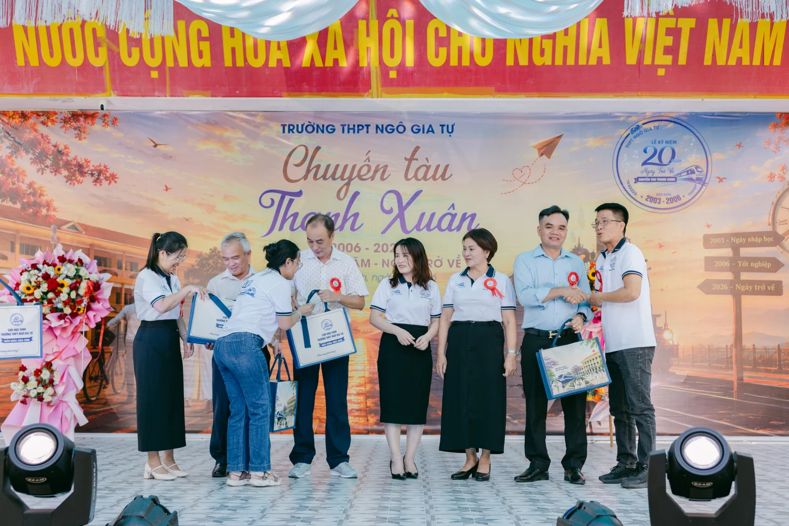 Ảnh lễ kỷ niệm 20 năm THPT Ngô Gia Tự, chụp ngày 08/08/2026