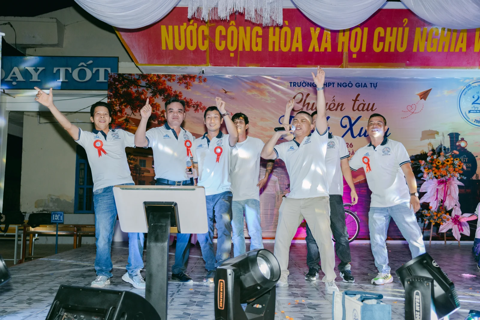 Ảnh lễ kỷ niệm 20 năm THPT Ngô Gia Tự, chụp ngày 08/08/2026
