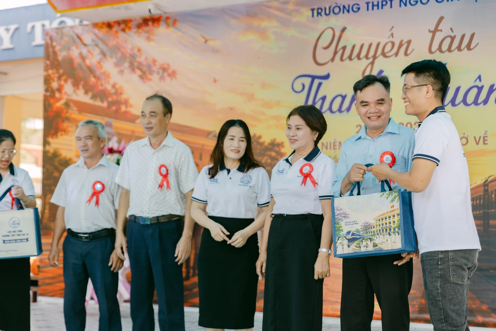 Ảnh lễ kỷ niệm 20 năm THPT Ngô Gia Tự, chụp ngày 08/08/2026