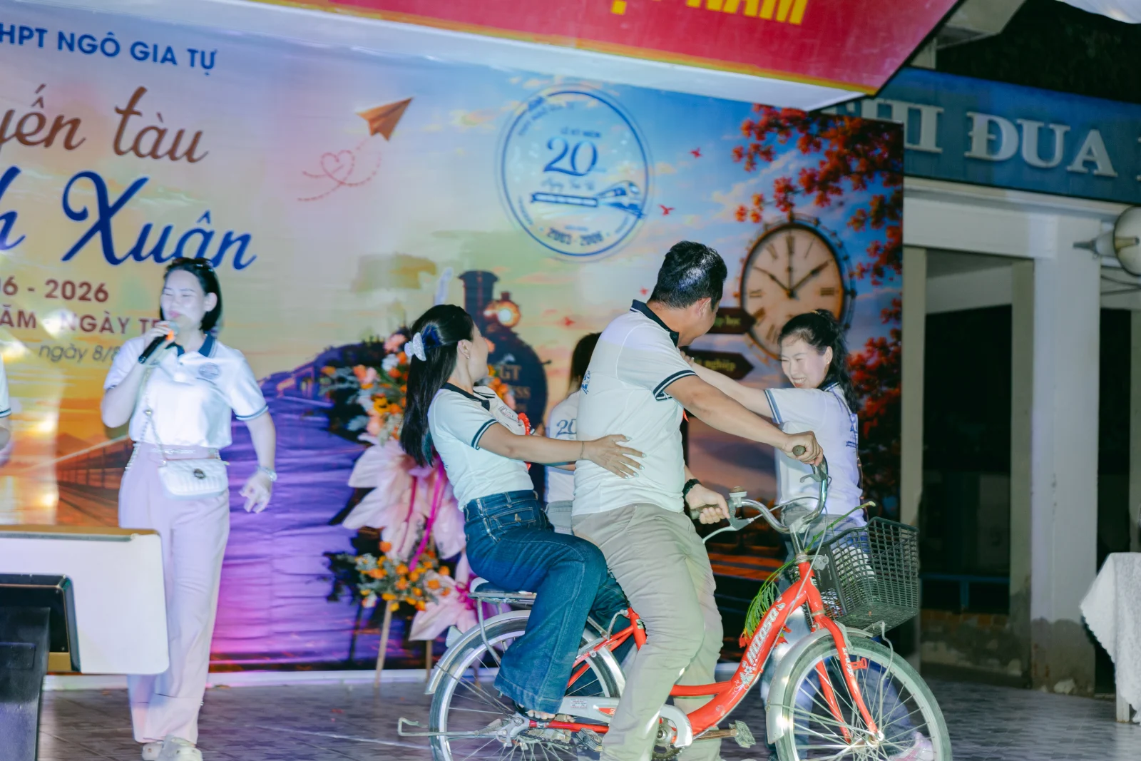 Ảnh lễ kỷ niệm 20 năm THPT Ngô Gia Tự, chụp ngày 08/08/2026