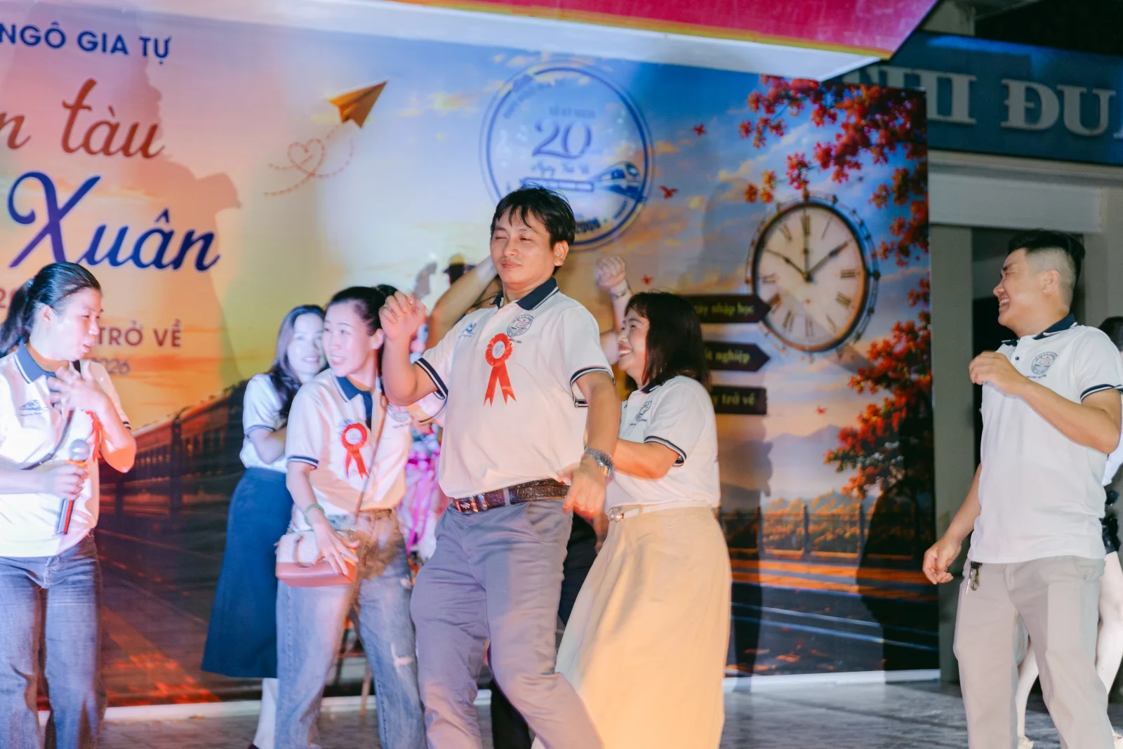 Ảnh lễ kỷ niệm 20 năm THPT Ngô Gia Tự, chụp ngày 08/08/2026
